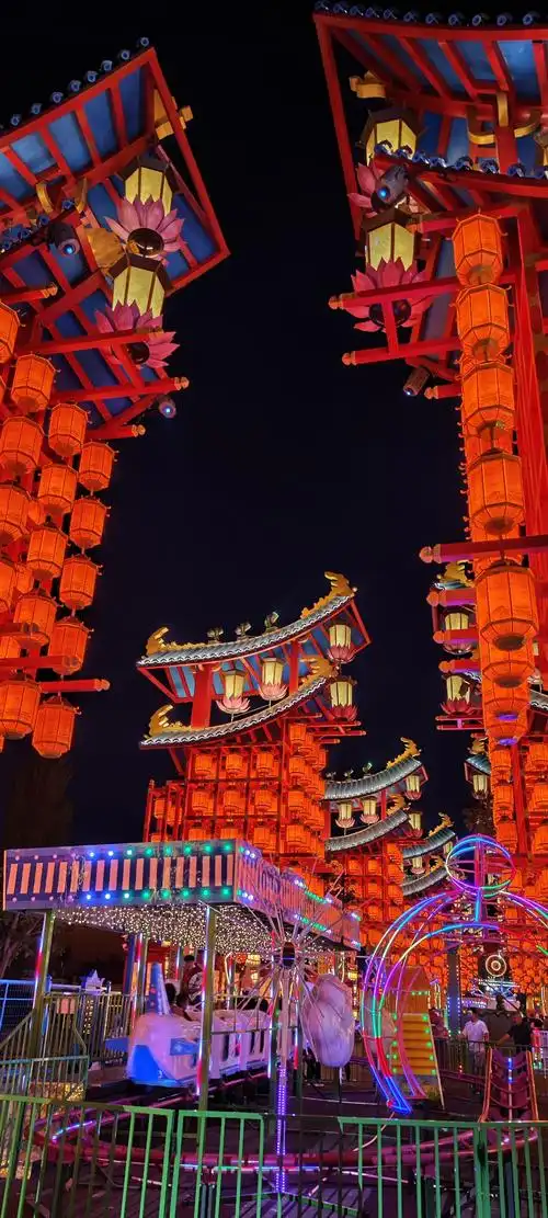（盛世华疆·八卦城之夜店）