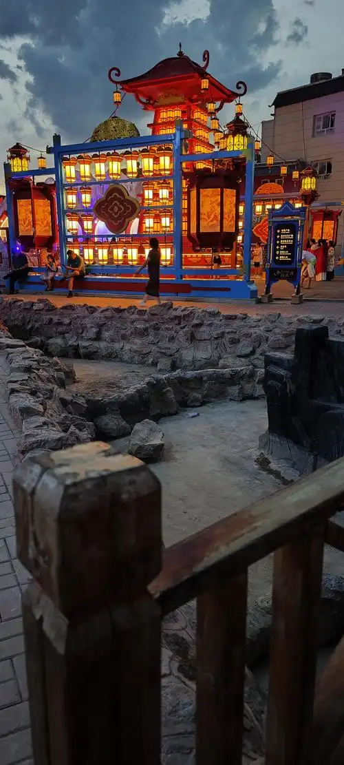 （盛世华疆·八卦城之夜店）
