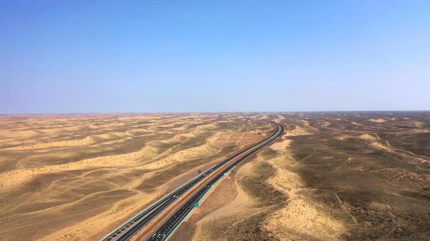 塔克拉玛干沙漠公路