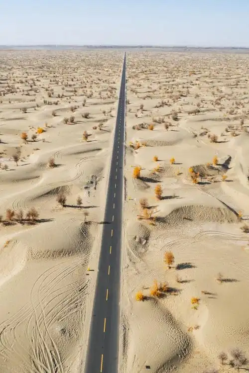 塔克拉玛干沙漠公路