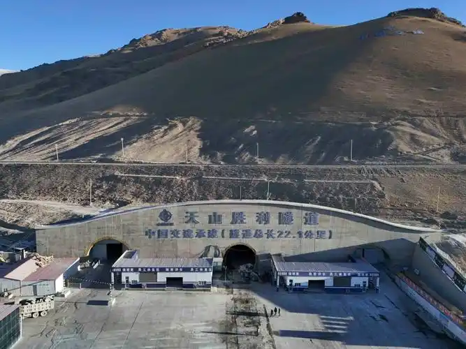 天山胜利隧道