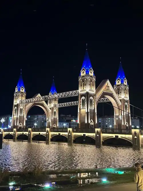 布尔津河堤夜市