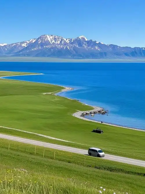 自驾赛里木湖270°环湖