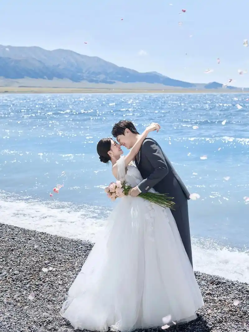 赛里木湖婚纱拍摄