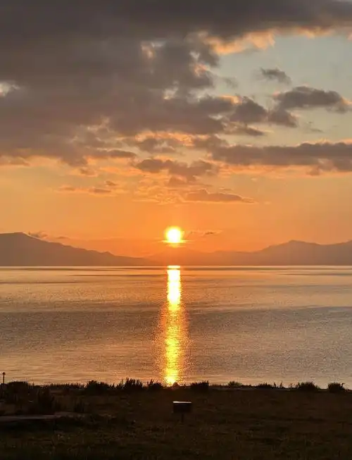 赛里木湖日出