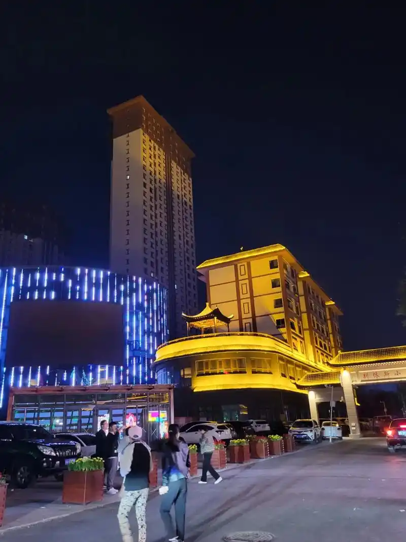 季枫酒店(奎屯驿马巷旅游文化街区店)