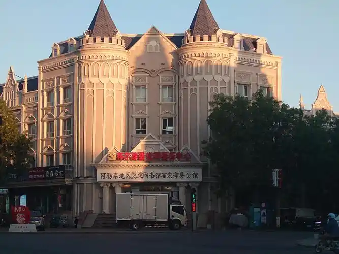 布尔津叁旬酒店